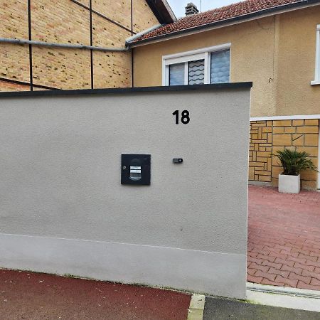 Studio, Pas De Collocation Possible Warmeriville Exterior foto
